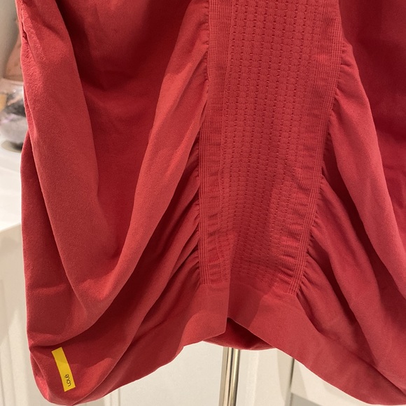 Lolë top - Picture 4 of 7